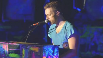 המחווה המרגשת של קולדפליי לביסטי בויז