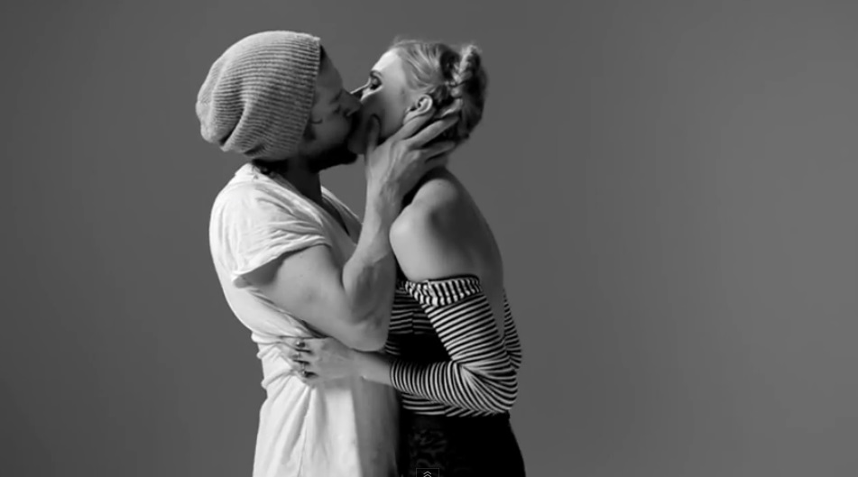 זרים מתנשקים 3