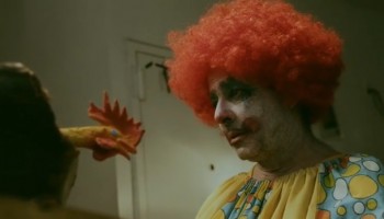 ליצן מתאבד לעיני המצלמה בסרטון מלחיץ ומפתיע