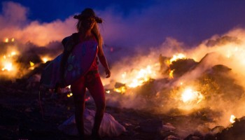 מדהים: אי קסום באחד המקומות היפים בעולם הפך למזבלה ענקית