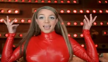 גאוני: גרסה ללא מוזיקה לשיר 'אופס עשיתי את זה שוב' של בריטני ספירס