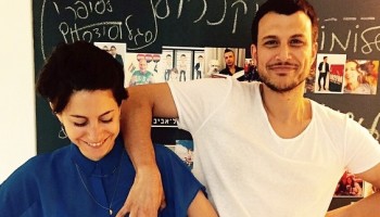 אסי עזר שוב מעורר סערה ברשת בעקבות תמונה פרובוקטיבית עם דפנה לוסטיג