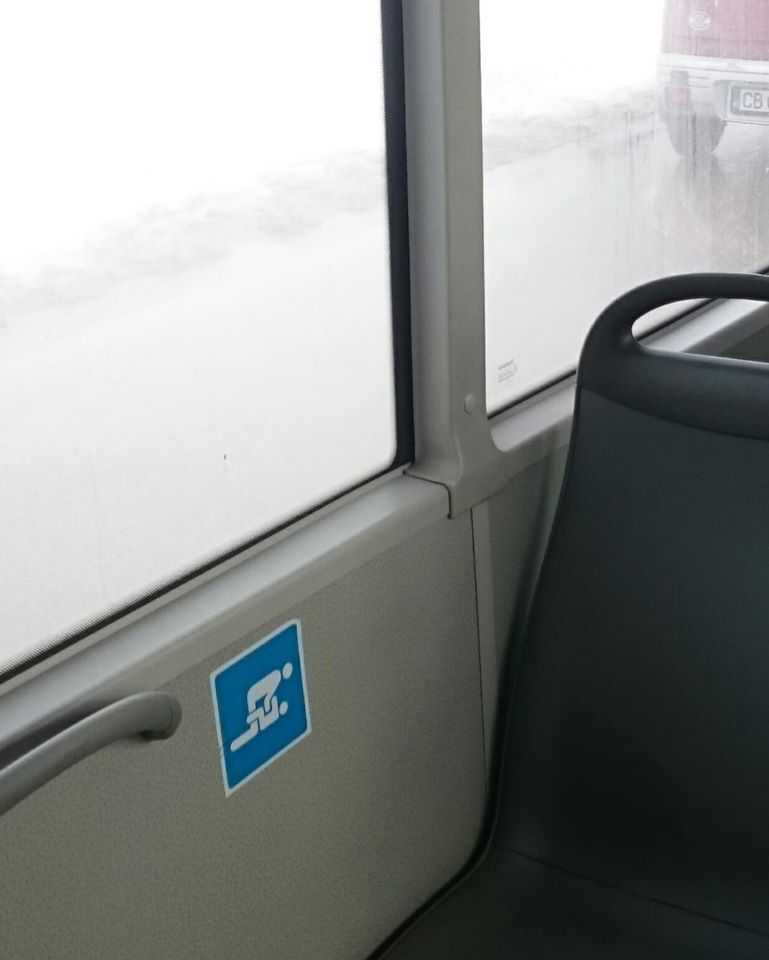 Alon Rotem - כשמדביקים את השלט הזה על הצד הוא מקבל משמעות מאוד מטרידה