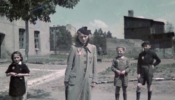 22 תמונות צבע נדירות ומצמררות שמתעדות את החיים בגטו לודז'