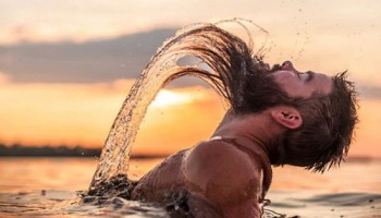 מצחיק: 40 גברים שניסו לחקות תמונות של נשים ולגמרי הצליחו להתעלות על המקור
